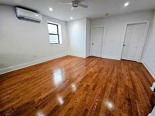 Bedroom, photo 1