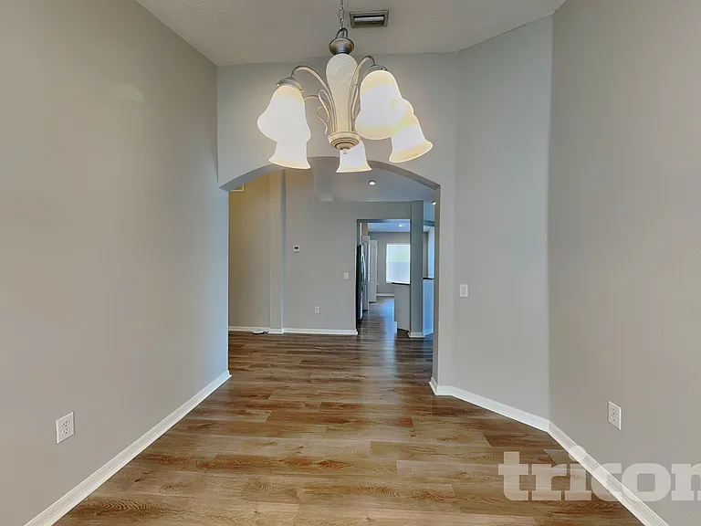 10041 Creek Bluff Dr — Photo 3