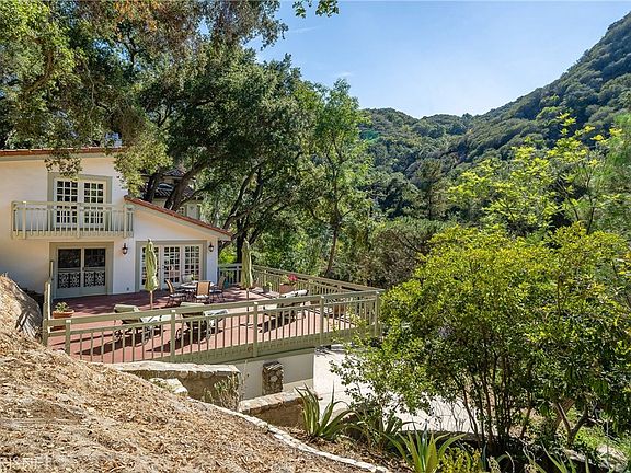2nd image of 964 Old Topanga Canyon Rd