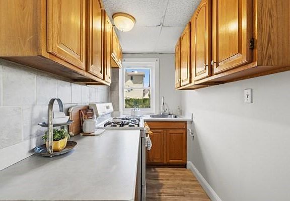 3rd image of 143 Division St
