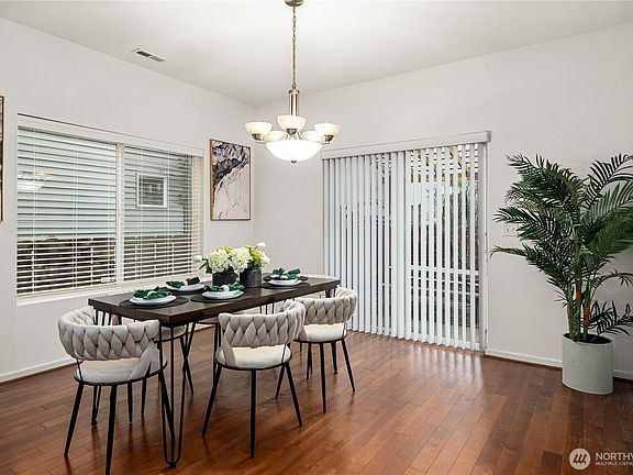 3rd image of 1752 42nd Street NE