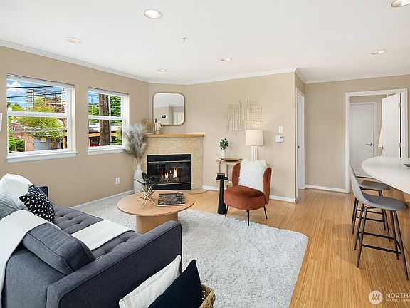 5th image of 1417 Queen Anne Avenue N #212
