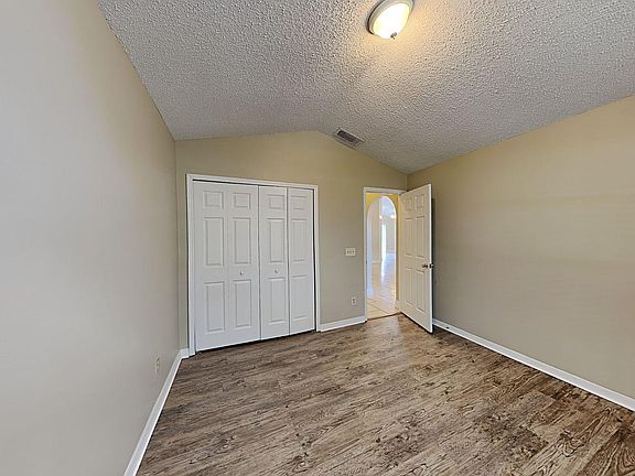 4th image of 1037 Whittier Cir #1037