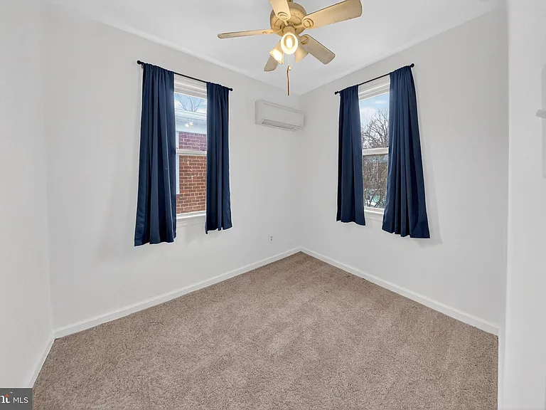 4409 Polk St NE — Photo 7
