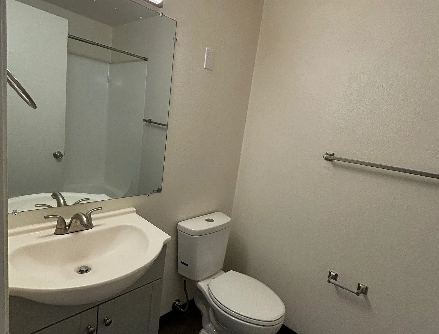 1 bed, 700 sqft, $1,200 — Photo 3
