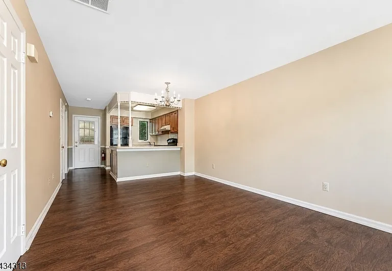 13 Augusta Dr — Photo 2