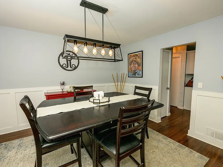 1802 Lakewood Dr — Photo 4