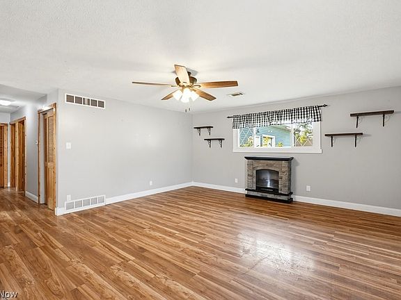 5th image of 2668 Notle St