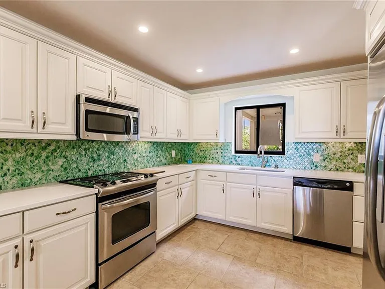 22 Cypress View Dr #B — Photo 16