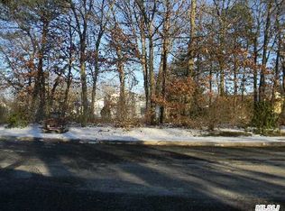 337 Brownfield Dr, Ridge, NY 11961