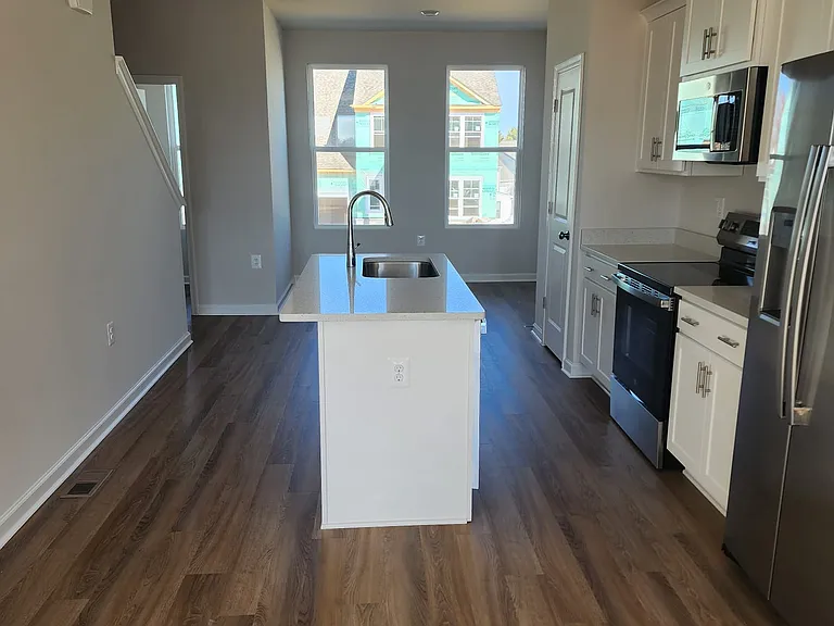 19 Anthem St — Photo 5