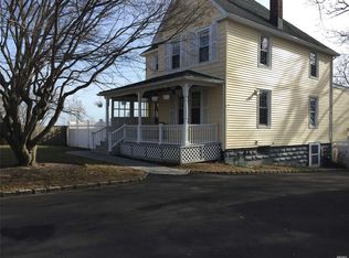 64 Blydenburg Ave, Smithtown, NY 11787