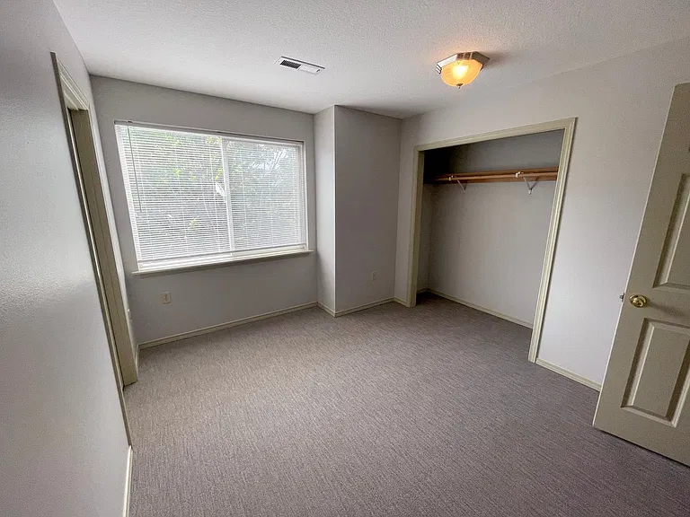 5011 N Syracuse St #B — Photo 15