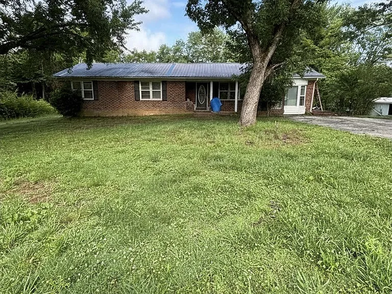 143 Roy Webb Rd — Photo 1