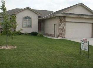 1064 Sheridan St, Fremont, NE 68025