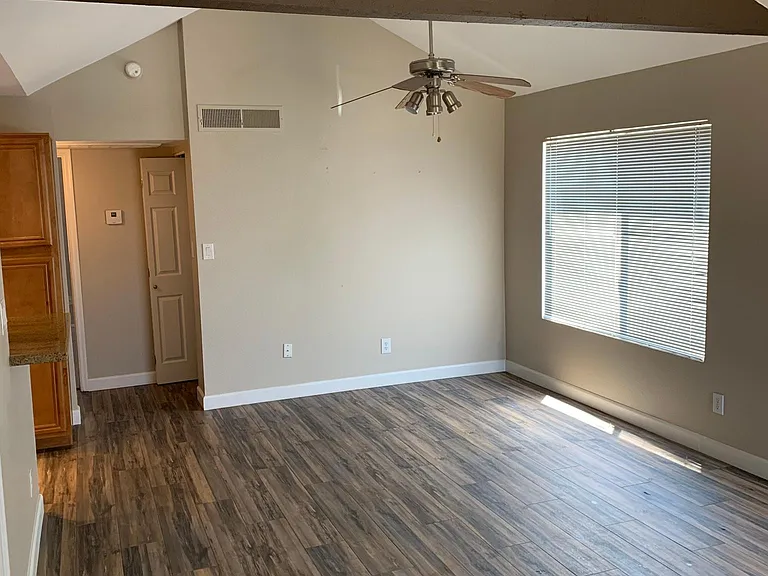 10115 E Mountain View Rd — Photo 3