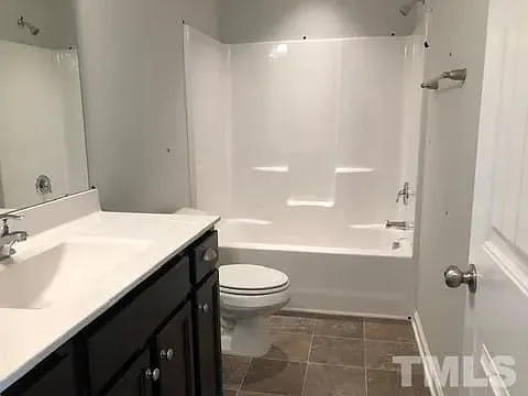 3 bed, 3.5 bath, 1750 sqft, $2,000 — Photo 3