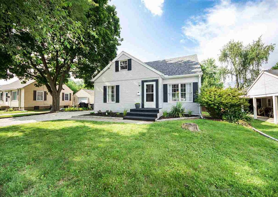 1st image of 1027 W Willow Ln