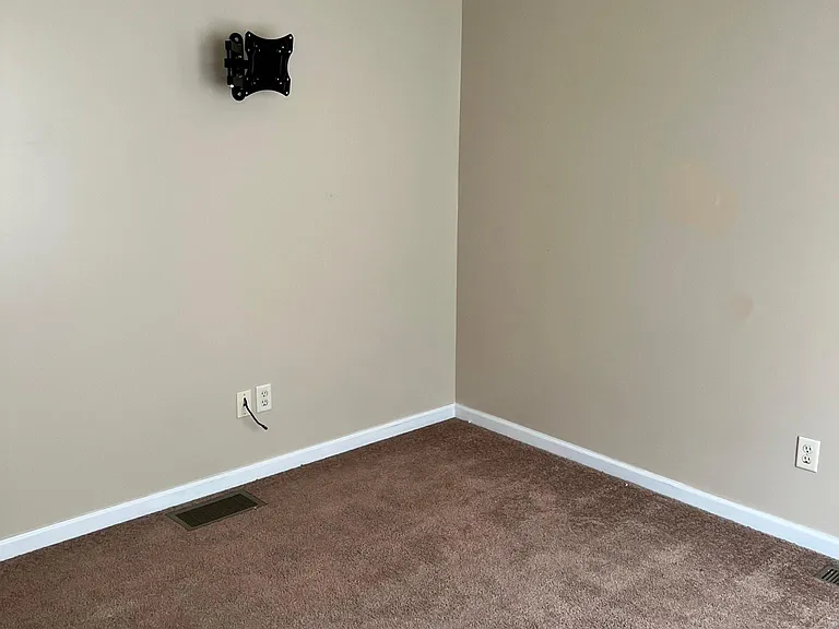 609 Hampton Way #1 — Photo 10