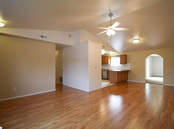3rd image of 4723 Forsythia St