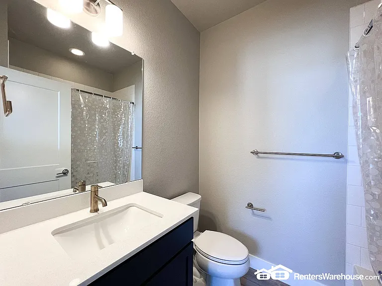 888 S Valentia St — Photo 16