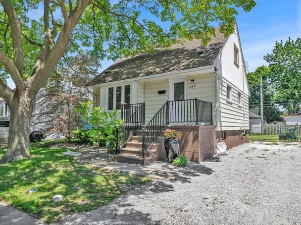 1532 Tourangeau Rd, Windsor, ON N8Y 4J4