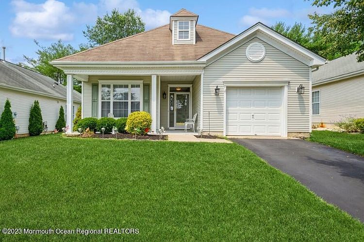 1st image of 8 Gardenways Ct