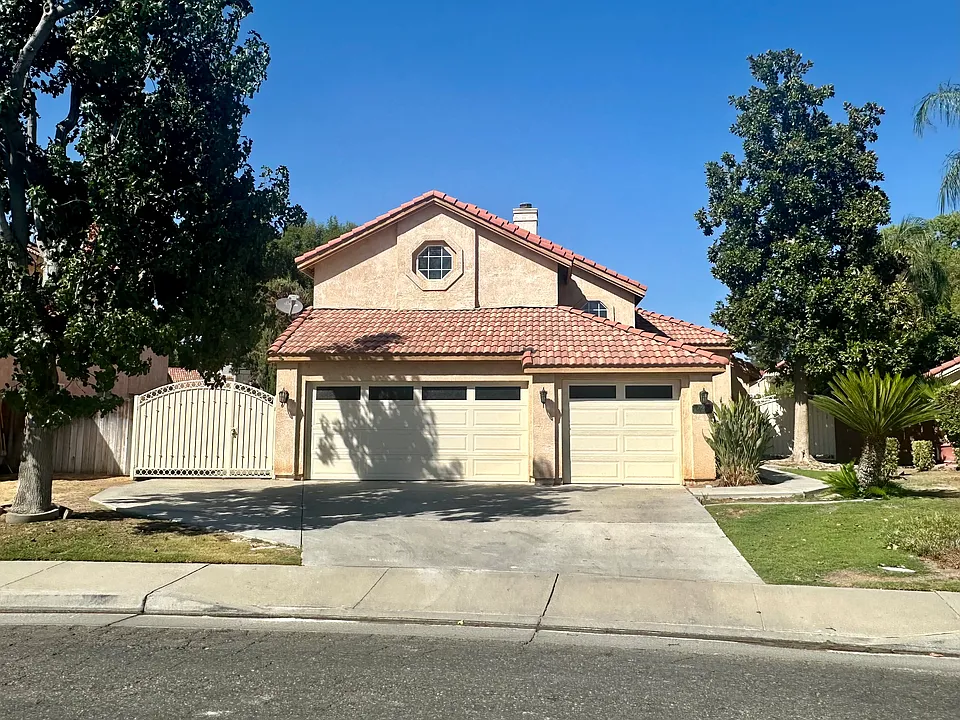 7900 Fallen Pine Way