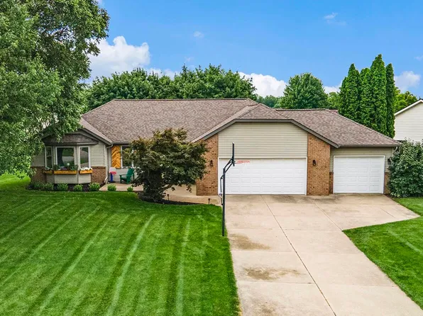 10250 Strawberry Ln, Zeeland, MI 49464