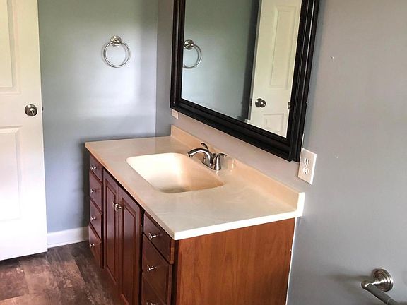 4th image of 3445 Saigon Dr