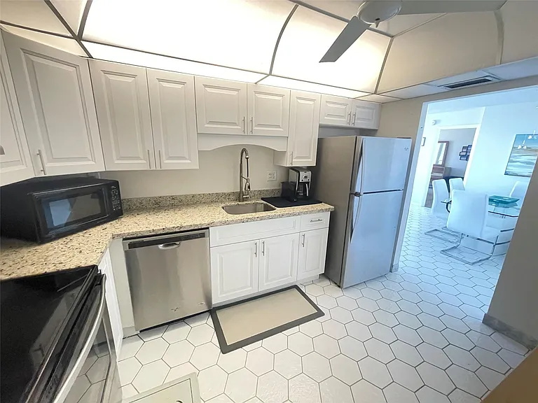 531 N Ocean Blvd #1809 — Photo 14