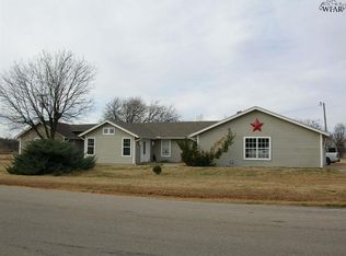 608 Bell Rd N, Iowa Park, TX 76367