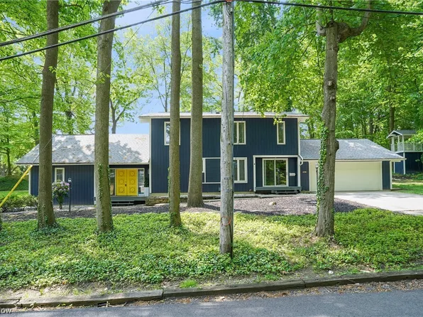 2716 Marcia Blvd, Cuyahoga Falls, OH 44223