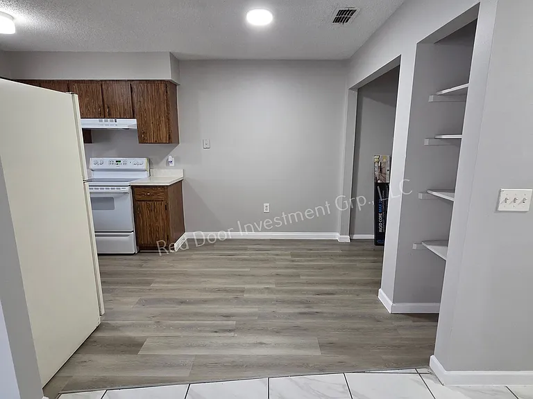 3831 NE 41st St #D — Photo 6