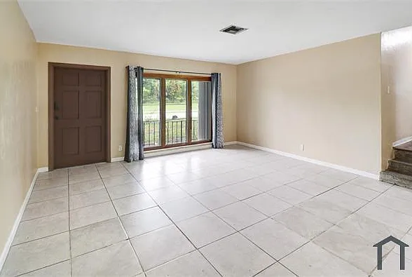 6 bed, $4,887 — Photo 3