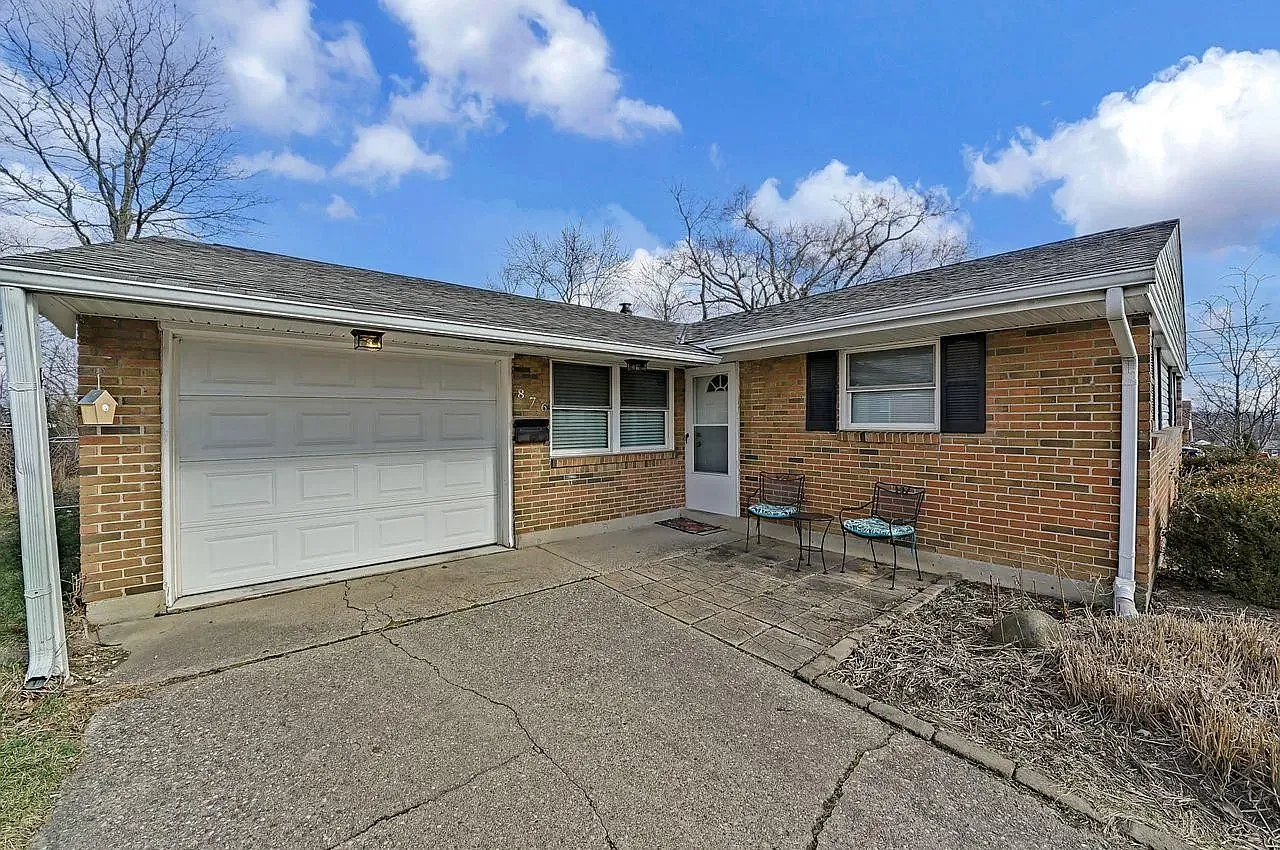 4 bed, 1200 sqft, $2,300 — Photo 3
