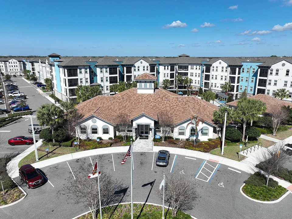 Bayfront On Sand Lake