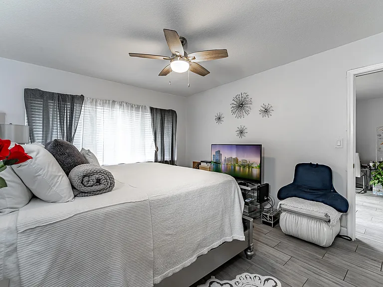 8911 S Hollybrook Blvd #306 — Photo 14