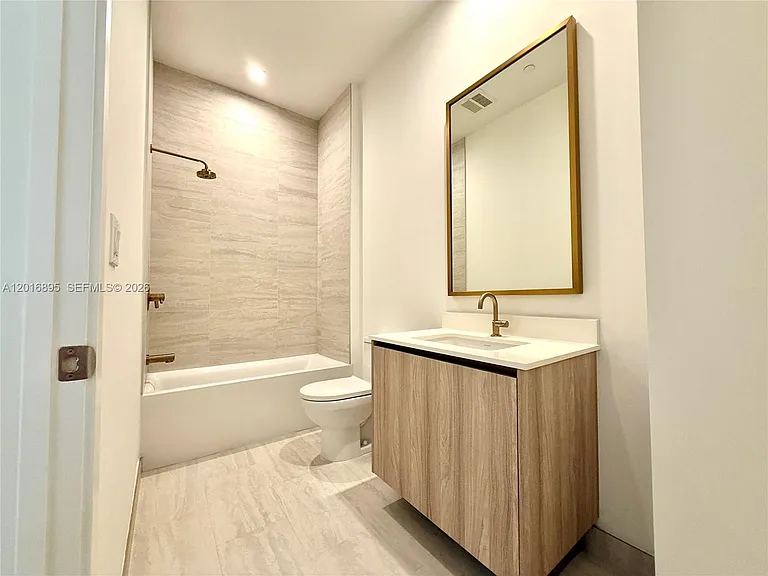 77 SE 5th St #1213 — Photo 6