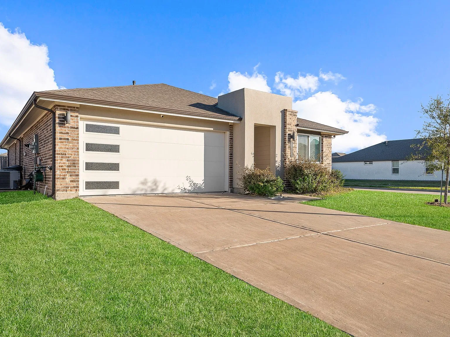 4 bed, 2.0 bath, 1763 sqft, $2,350 — Photo 1
