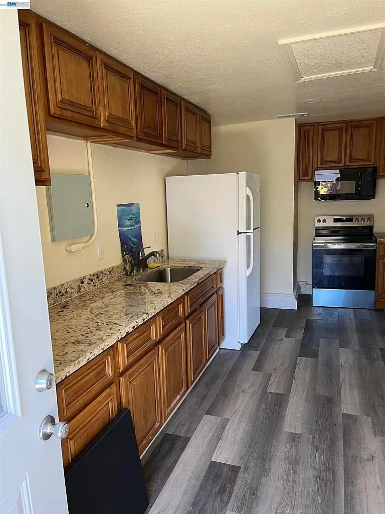 2 bed, 1.0 bath, 450 sqft, $2,695 — Photo 1