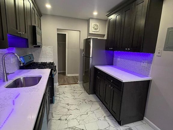 3rd image of 168 Washington St APT 3C