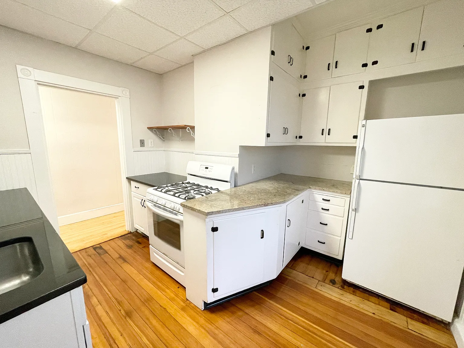 6 bed, 1500 sqft, $10,200 — Photo 2