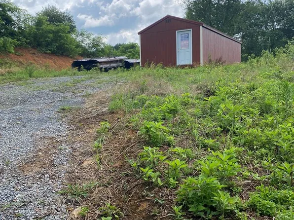 629 Needmore Rd, Chilhowie, VA 24319