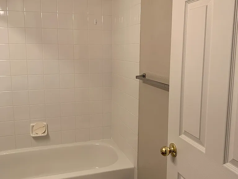 Full Bath (Upstairs)