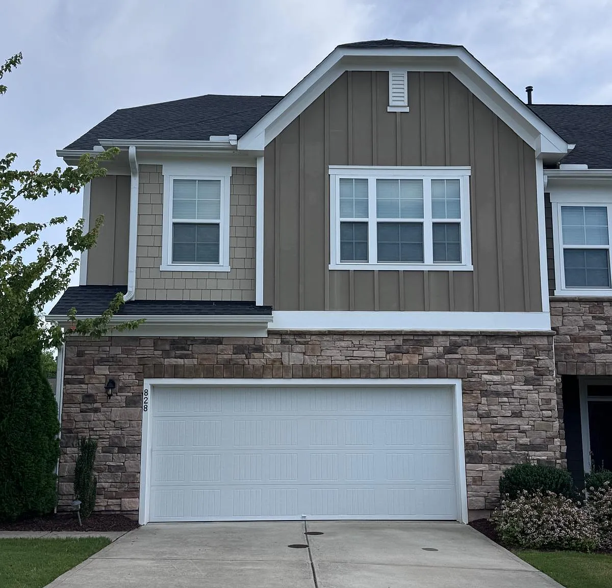 3 bed, 2.5 bath, 1950 sqft, $2,350 — Photo 1