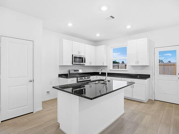 2nd image of 18122 Lone Hill Dr