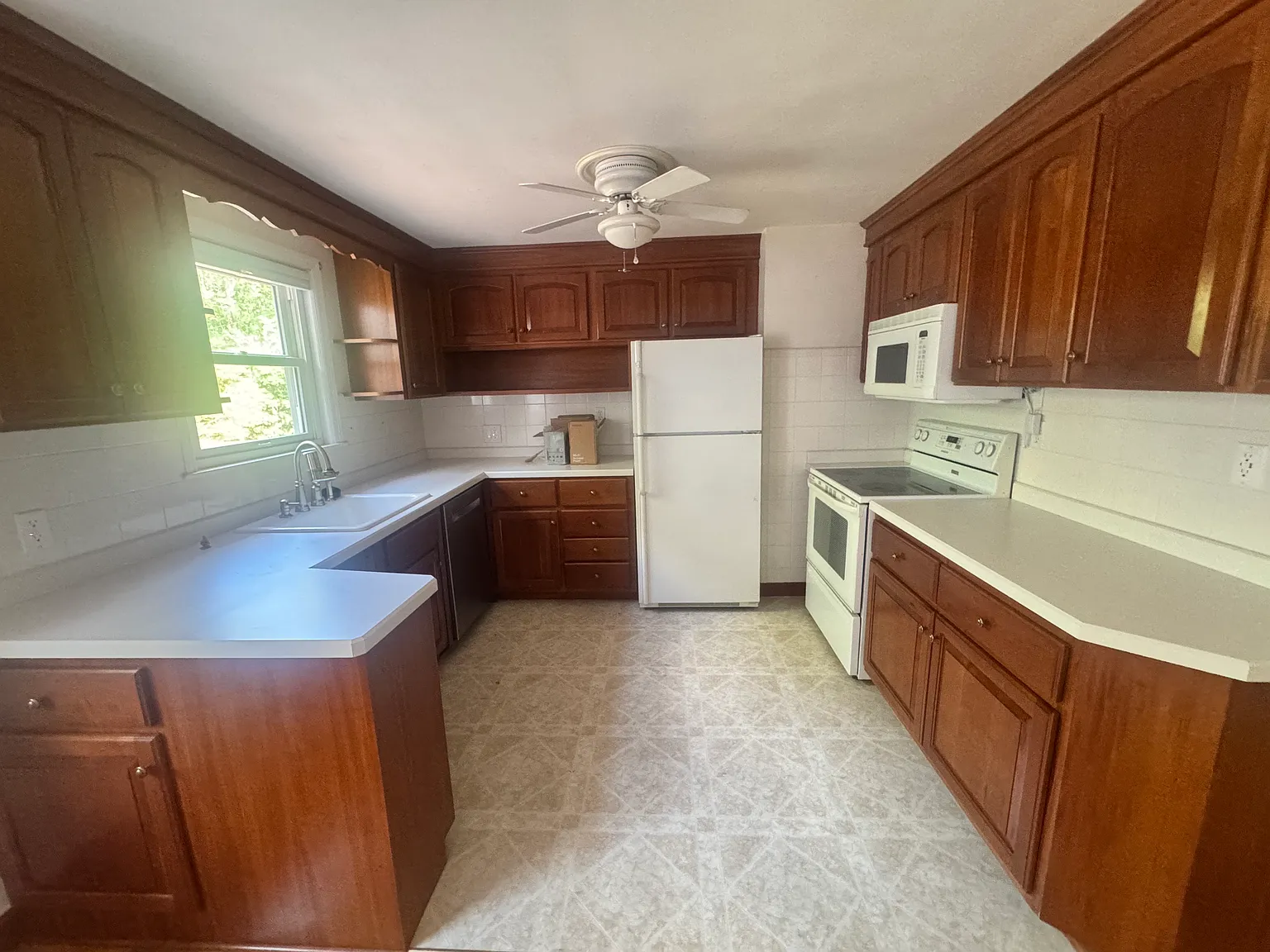 2 bed, 1.5 bath, 900 sqft, $3,800 — Photo 3