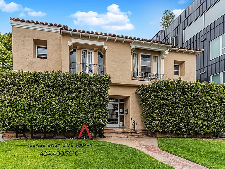 366 N Hayworth Ave #204 — Photo 8
