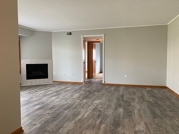 5th image of 6650 183rd St APT 1D